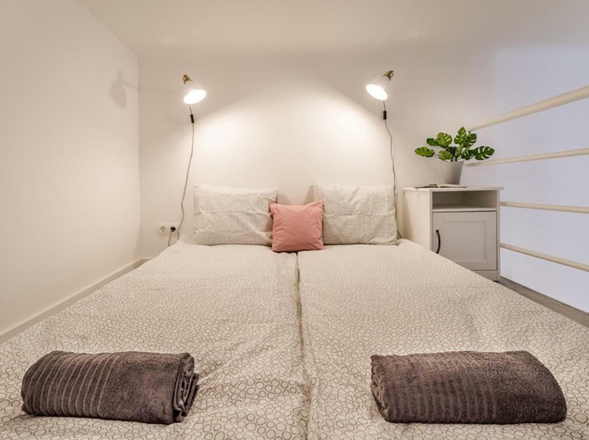 The Grey - Studio Apartment With Sleeping Loft In The Center Of Budapeşte Dış mekan fotoğraf