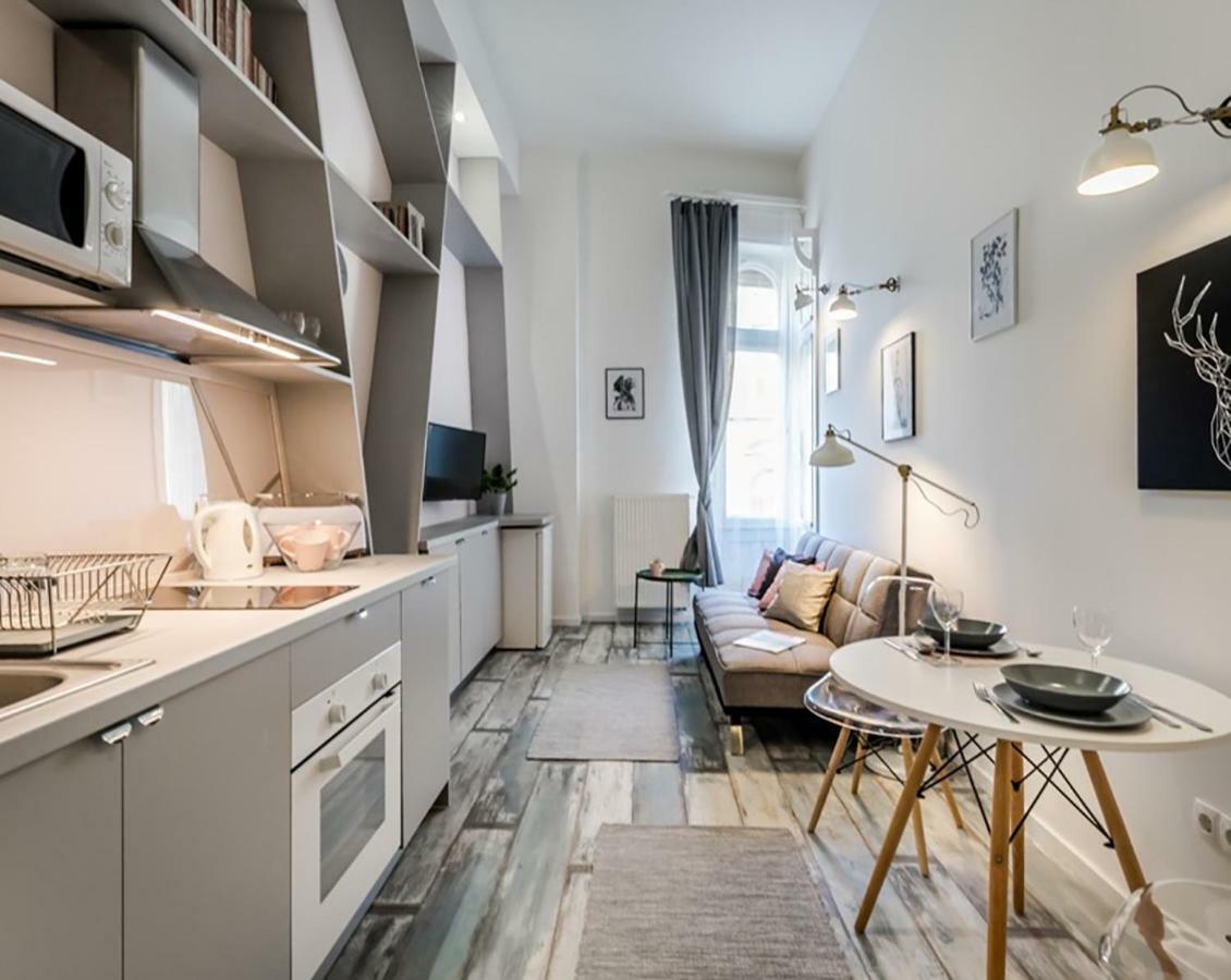 The Grey - Studio Apartment With Sleeping Loft In The Center Of Budapeşte Dış mekan fotoğraf